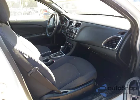 2013 Chrysler 200 Lx z USA, uszkodzony, nr VIN 1C3CCBAB4DN636160